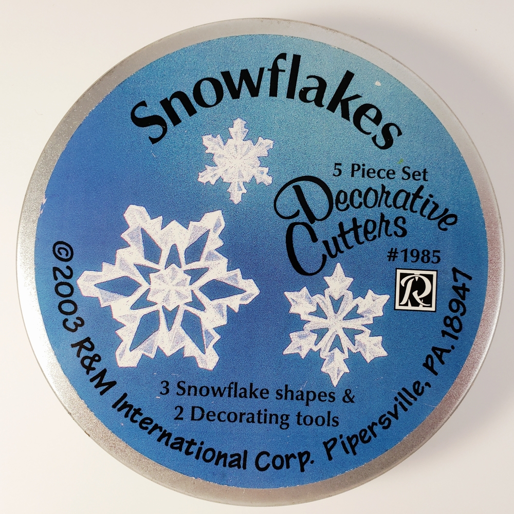 Snowflakes Decorative Cutters Set - Like New